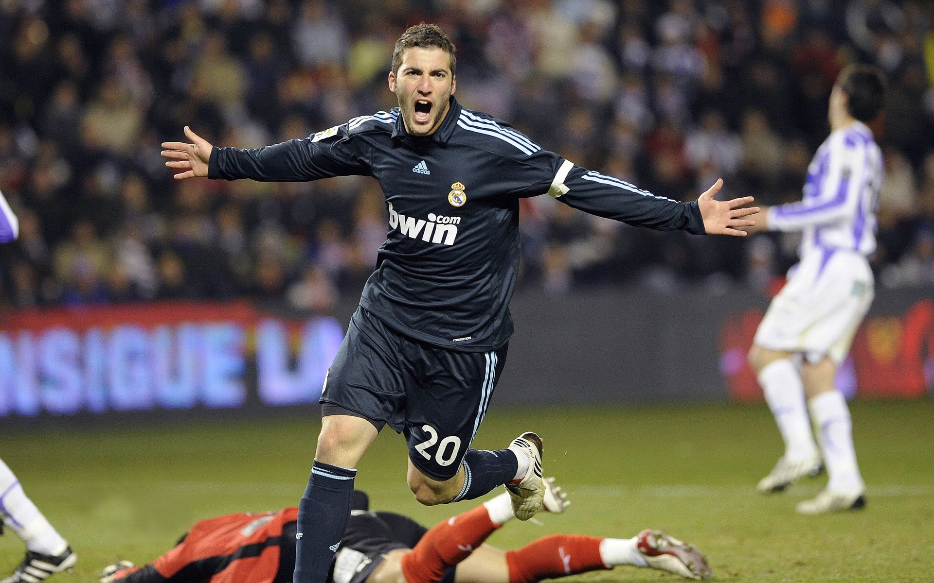 末节之王米切尔接管比赛,热火争冠战险胜湖人